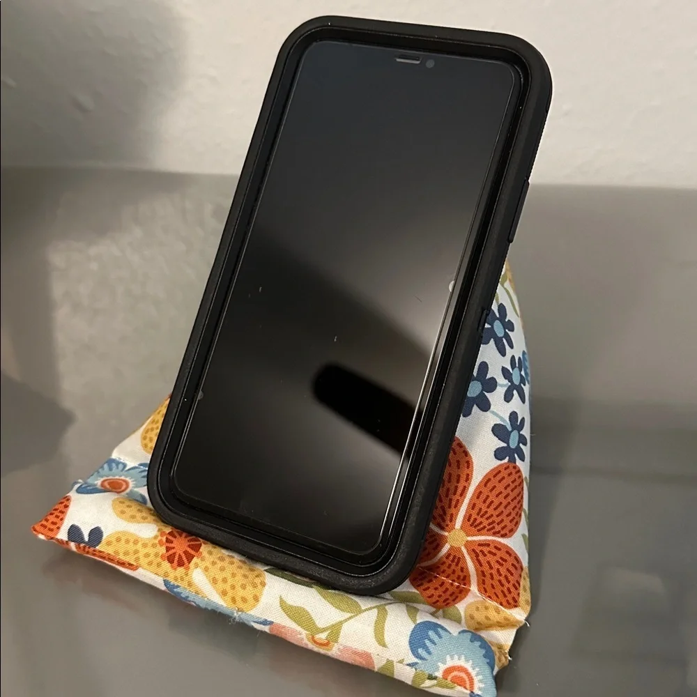 Handmade Floral Fabric Phone Stand - Picture 5 of 7